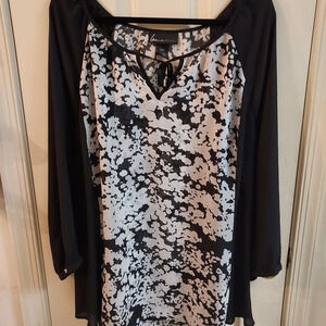 Lane Bryant Black and White Abstract Pattern Sheer Blouse in Size 26/28